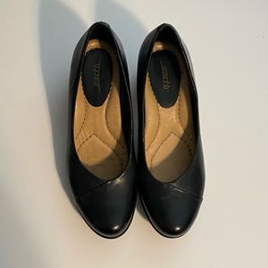 Comfortable Earth Black Heels